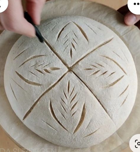 Simple Sourdough Scoring Patterns, Sour Dough Scoring Designs Simple, Beginner Sourdough Scoring, Round Sourdough Scoring, Winter Sourdough Scoring, Round Sourdough Bread Scoring, Sourdough Boule Scoring, Sourdough Scoring Ideas, Sourdough Designs Round