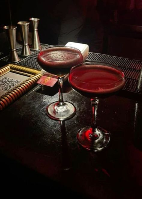 Expensive Cocktails, Martini Aesthetic, Espresso Martinis, Cherry Kiss, Loving Him Was Red, Cherry Cola, Girls Red, Wine Cocktails, Red Cherry