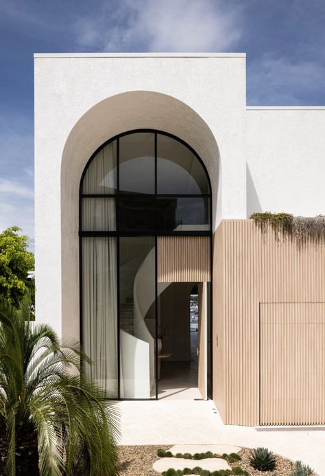 Modern Arches Facade, Meditterean House, Mediteran House, Townhouse Inspiration, City Townhouse, Modern Mediterranean Home, Modern Tuscan, Octagon House, Spanish Style Architecture