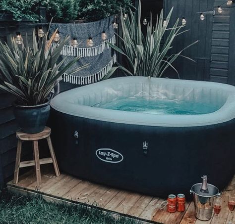 Inflatable Hot Tub Patio, Blow Up Jacuzzi Ideas, Inflatable Jacuzzi Outdoor Ideas, Outdoor Inflatable Hot Tub Ideas, Yard Jacuzzi, Inflatable Hot Tub Garden Ideas, Outdoor Jacuzzi Tub, Portable Jacuzzi Outdoor, Inflatable Hot Tub