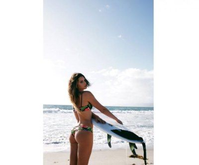 The 21 Hottest Girls in Surfing | Muscle & Fitness Anastasia Ashley, Surf Life, Surfer Girl, Female Athletes, Beach Babe, Sarong, Beach Girl, Surfboard, The Ocean