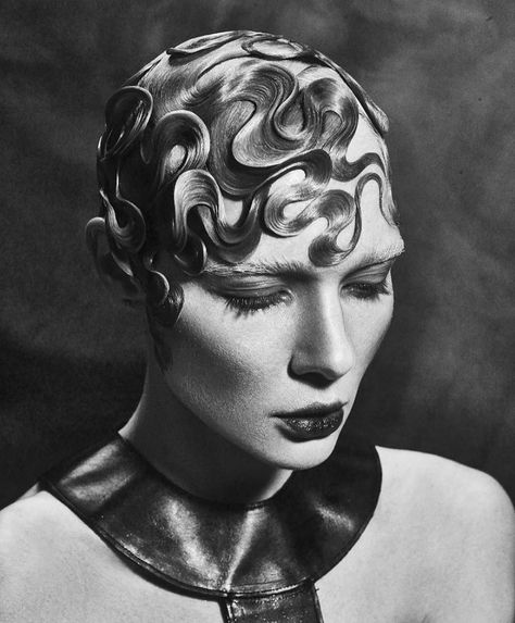 Editorial Hair And Makeup, 1920s Inspired Hair, Futuristic Hairstyle, High Fashion Hairstyles, Editorial Hairstyles, Futuristic Hairstyles, Hair Sculpture, Hairstyle Editorial, Hair Art Photography