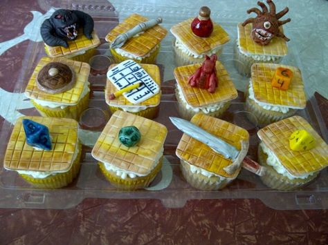 Dnd Cupcakes, Dnd Recipes, Mimic Dnd, Dungeons And Dragons Party, Nerdy Food, Dragon Cupcakes, Drake Cake, Dnd Party, Camo Wedding Cakes