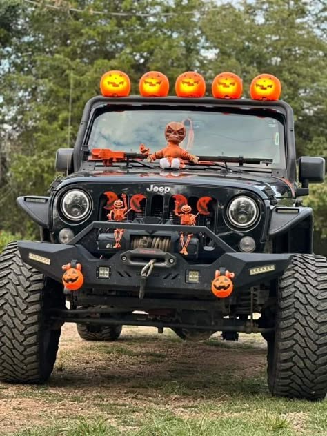 Jeep Halloween Decor, Jeep Decorations For Halloween, Jeep Halloween Decorations, Jeep Wrangler Halloween Ideas, Halloween Jeep Wrangler Decorations, Jeep Decorations, Fictional Aesthetic, Halloween Jeep, Jeep Decor