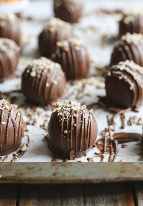 Nutella Crunch Cake Balls // butterlustblog.com Cake Ball, Candy Ideas, Nutella Cake, Crunch Cake, Cake Balls, Chocolate Truffles, Vegetarian Chocolate, Tooth Fairy, Flan