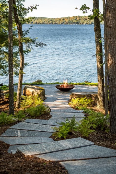 Natural Landscaping Ideas, Lakehouse Landscaping, Lakeside Landscaping, Lake House Backyard, Craftsman Lake House, Fireplaces Outdoor, Lake Landscaping, Staircase Designs, Beach Backyard