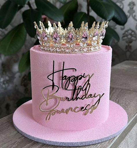 Crown Cake Design, Birthday Cake Crown, Light Pink Birthday, 17th Birthday Party Ideas, Diva Cakes, 15th Birthday Party Ideas, Happy Birthday Wishes Pics, 17th Birthday Ideas, Princess Birthday Cake