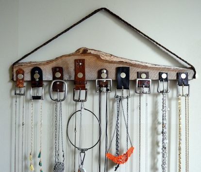 Belt Crafts, Leather Belt Crafts, Belt Ideas, Tangled Necklace, Necklace Hanger, Jewelry Display Ideas, Diy Jewelry Display, Flea Market Flip, Jewelry Holders