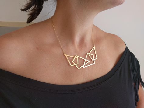 Diy Statement Necklace, Gold Bib Necklace, Triangle Jewelry, Cut Life, Diamond Bar Necklace, Diy Jewelry Inspiration, Square Necklace, Golden Triangle, Golden Necklace