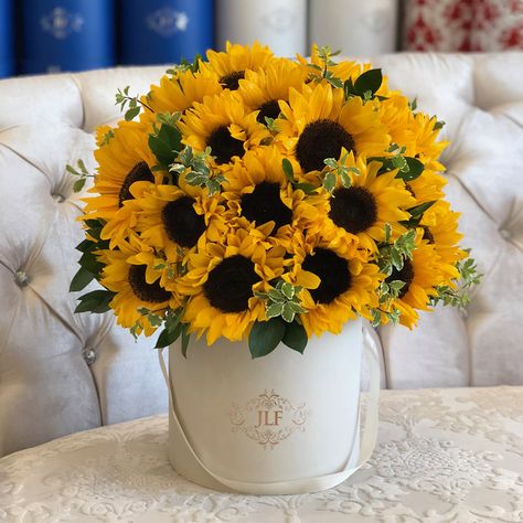 Sunflower Box Arrangement, Sunflowers Arrangements Floral Design, Flower Arrangement With Sunflowers, Sunflower Flower Arrangements, Sunflower Floral Arrangements, Sunflower Arrangement, Sunflower Love, Sunflower Arrangements, Sunflower Themed Wedding