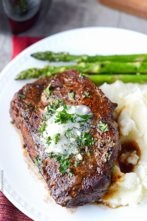 Filet Mignon with Garlic herb butter on a plate Steak Diane, Slow Cooker Steak, Garlic Herb Butter, Crockpot Recipes Beef, Crockpot Dishes, Crock Pot Slow Cooker, Crockpot Recipes Slow Cooker, Herb Butter, Garlic Herb