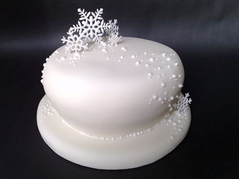 Winter Torte, Cakes Elegant, Winter Cakes, Christmas Wedding Cakes, Snowflake Cake, Cake Wrecks, Dresses Christmas, Christmas Cake Designs, Flower Cakes