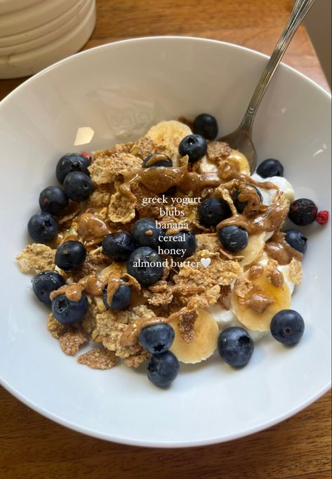 Breakfast Ideas With Cereal, Healthy Snack Bowls, Healthy Cereal Bowl, Almond Girl Food, Almond Mom Aesthetic, Yogurt Cereal Bowl, Blueberry Yogurt Bowl, Yogurt Bowl Aesthetic, Cereal Aesthetic