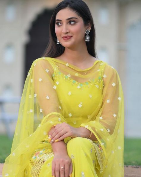 Isha Sharma, Indian Wedding Photography Couples, Punjabi Fashion, Partywear Dresses, Suit Collection, Desi Fashion Casual, Indian Tv Actress, Best Pose For Photoshoot