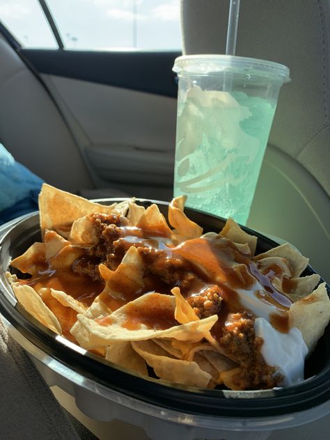 Taco Bell Taco Bell Aesthetic Food, Taco Bell Quesarito Recipe, Taco Bell Nachos, Taco Bell Aesthetic, Taco Bell Drinks, Taco Aesthetic, Taco Bell Food, Preppy Island, Truck Wedding