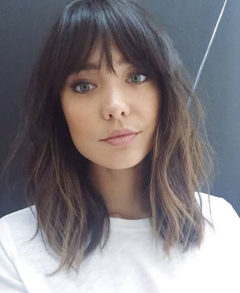 17 Looks para chicas con cabello delgadito Dunner Wordend Haar, Hot Haircuts, Super Hair, Trending Haircuts, Short Hair With Bangs, Haircuts With Bangs, Medium Hair Cuts, Dark Brown Hair, Shoulder Length Hair