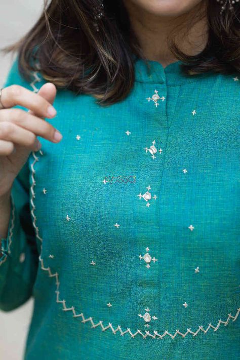 New Handwork Kurti Design, Simple Handwork On Kurti, Design For Cotton Kurti, Cotton Dress Pattern, Simple Kurta, Silk Kurti Designs, New Kurti Designs, Butterfly Quotes, Churidar Designs