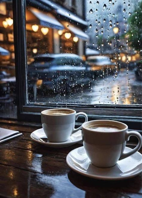 Rainy Day Coffee Shop, Rain And Coffee, Rainy Window, Rainy Day Aesthetic, Roses Book, Coffee Shop Aesthetic, Cups Of Coffee, Coffee Obsession, Pause Café