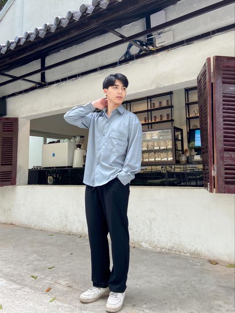 Ootd Korean Style Men, Poto Studio, Bf Outfits, Outfit Cowo, Ootd Boy, Wine Pants, Uni Fashion, Ootd Korean Style, Theme Park Outfits