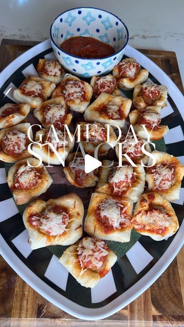 Kristin Twomey ⭐️ on Instagram: "MINI MEATBALL “CUPCAKES” ✨ I’ll put all the details below.
.
What you’ll need:
24 frozen mini meatballs (get the mini size, mine came in a pack of 26).
1 Pillsbury crescent dough sheet OR just use the refrigerated pizza crust - this is what I used.
1 cup pizza sauce
1 cup mozzarella cheese

What to do:
- Cut the dough into 24 squares and place into greased muffin tin. The squares don’t have to be perfect. The muffin tin I use is in my Amazon Storefront under “kitchen favorites”. 
- Add 1 teaspoon of sauce to each square.
- Add cooked mini meatball to each (cook the meatballs beforehand for a little less time than the package says to). 
- Top with 1 more teaspoon of pizza sauce
- Top each with mozzarella cheese - can add Parmesan too if you want. 
- ***BAKE Meatball Cupcakes, Crescent Dough Sheet, Pillsbury Crescent, Kitchen Favorites, Mini Meatballs, Chicken Pot Pie Soup, Appetizers Easy Finger Food, Crescent Roll Recipes, Crescent Dough