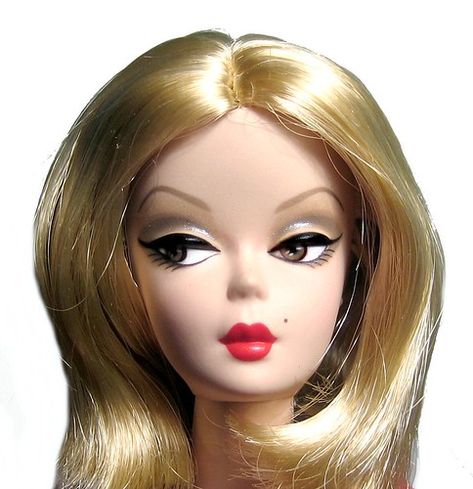 Old Barbies, Barbie Doll Face, Barbie Moodboard, 90s Dolls, Barbie Pfp, Barbie Icon, Old Barbie Dolls, Barbie Photos, Vanilla Aesthetic