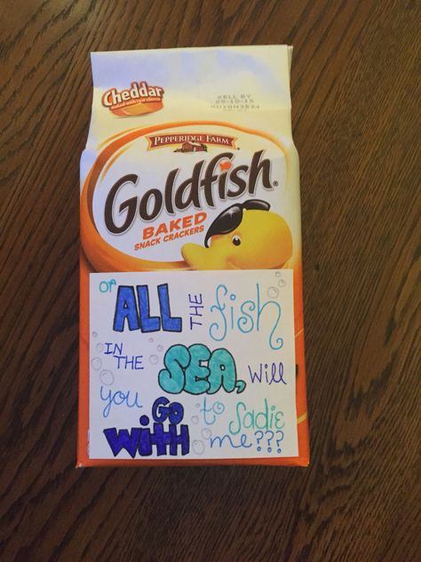 How I'm going to ask my boyfriend to Sadie Hawkins aka girl's choice❤️ Goldfish Homecoming Proposal, Cute Ways To Ask Someone To Sadies, Goldfish Hoco Proposal, Homecoming Perposals, Ways To Ask Someone To Sadies, Cute Posters To Ask Someone To A Dance, Goldfish Promposal, Sadie Hawkins Ideas, Girls Choice Proposal Ideas