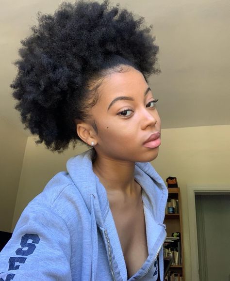 Afro Puff Aesthetic, How To Look Put Together, Afro Puffs, Cabello Afro Natural, Big Afro, Hair Puff, 4c Natural Hair, Pelo Afro, Power Puff