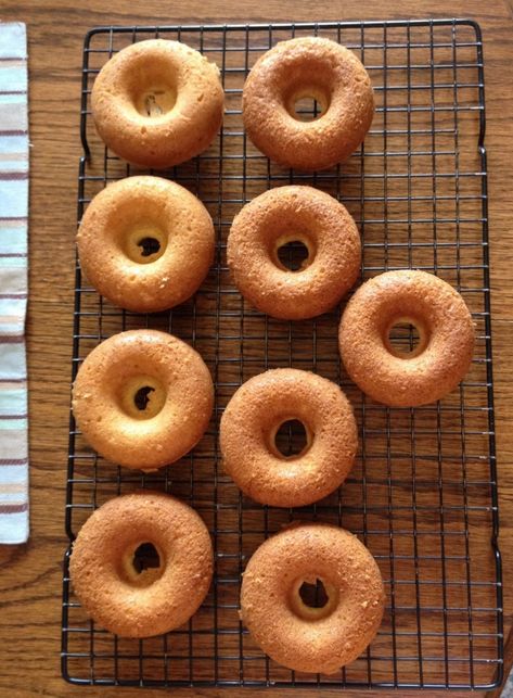 Baked Sour Cream Donut Recipe, Donut Pan Recipe, Cream Donut Recipe, Sour Cream Donut, Big Donuts, Cake Donuts Recipe, Cheesecake Oreo, Baked Cake, Baked Doughnuts