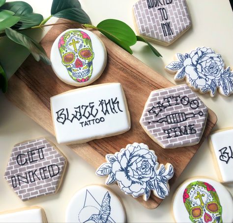 Tattoo Cookies Decorated, Tattoo Cookies, Eddie Printer, Tattoo Room, Tattoo Themes, Graduation Cookies, Cookies Decorated, Time Tattoos, Cookie Designs