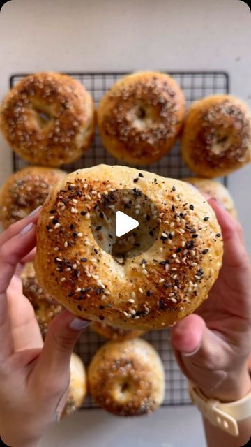 Eisha-Marie Eisel on Instagram: "Save your dough and get more bagels? Count me in! 🥯

Bagels - 12 
750g plain flour or bread flour mix 
3 tsp active deied yeast
2 tsp white sugar
2 tsp salt
450mls tepid/warm water 

You can find the FULL RECIPE on my website; link in bio 🔗 

#bagels #frugal #lifehack" Bread Foccacia, Bagels Homemade, Bagel Recipes, Bagel Bites, Sustainable Eating, White Instagram, Savory Scones, Homemade Bagels, Bagel Recipe