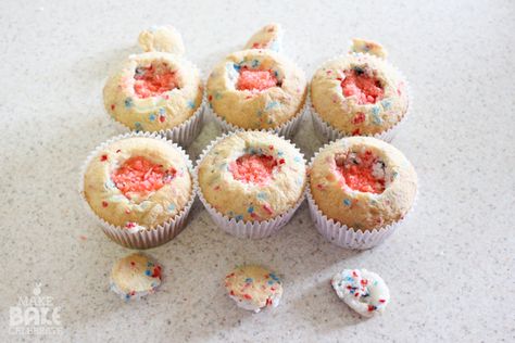 Pop Rocks inside the cupcakes... these might be fun treats for my kiddos at school! Rock Cupcakes, Snow Cone Cupcakes, Meatloaf Cupcakes, Moist Yellow Cakes, Inside Cake, Hacks Kitchen, Carrot Cupcakes, Cupcake Recipes Chocolate, Filled Cupcakes