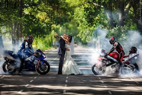 Motorbike Wedding, Car Themed Wedding, Bike Wedding, Motorcycle Wedding, Biker Wedding, Motocross Love, Biker Photoshoot, Biker Aesthetic, Bike Photoshoot