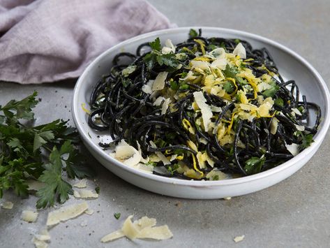 Black Bean Pasta Recipes, Squid Ink Pasta Recipe, Squid Pasta, Squid Ink Spaghetti, Fresh Noodles, Black Pasta, Ink Pasta, Squid Ink Pasta, Pasta Noodle Recipe