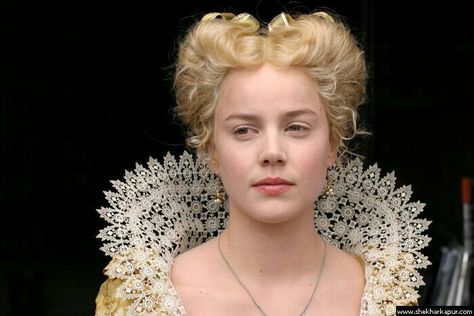 Tudor Hair, Elizabethan Hair, Elizabeth The Golden Age, Elizabethan Fashion, Historical Hairstyles, Elizabethan Era, Elizabeth I, Costume Collection, Lace Collar