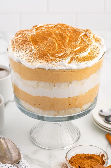 4-layer Pumpkin Trifle in a trifle bowl with whipped topping and pumpkin spice. Trifle Recipes Easy, Pumpkin Trifle, Pudding Vanilla, Trifle Recipes, Butterbeer Recipe, Pumpkin Spice Cheesecake, Cheesecake Trifle, Princess Pinky Girl, No Bake Pumpkin Cheesecake