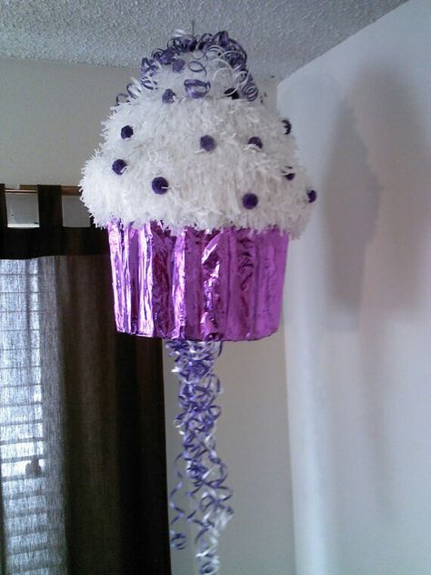 Cupcake Pinata, Cake Pinata, Paper Mache Art Projects, Pinata Candy, Purple Cups, Cupcake Birthday Party, Purple Cupcakes, Piñata Ideas, Mini Pinatas