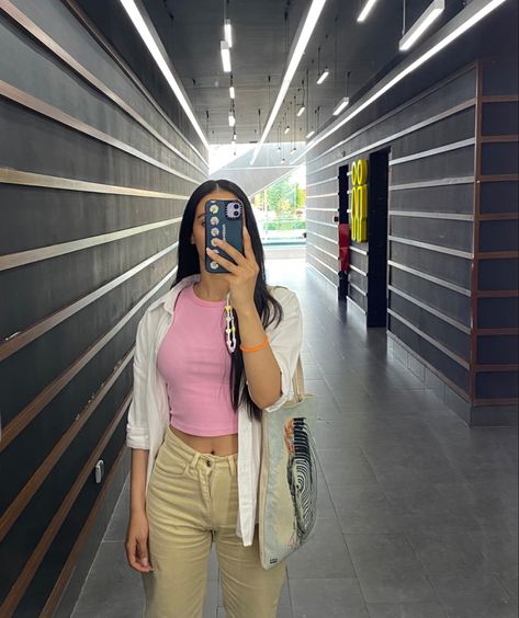 Comfy and casual outfit for everyday Pink Tank Tops Outfit, Beige Jeans Outfit, Crop Top White Shirt, Casual Neutral Outfits, Seoul Trip, Beige Pants Outfit, Pink Top Outfit, Sleeve Shirt Outfit, White Shirt Outfits