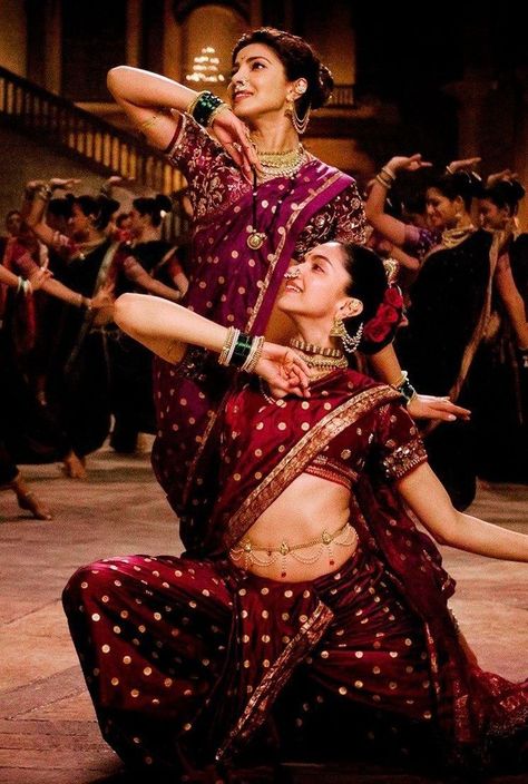 Asian Vogue, ऐश्वर्या राय, Bajirao Mastani, Best Bollywood Movies, Nauvari Saree, Bollywood Aesthetic, Indian Dance, Bollywood Dance, Ranveer Singh