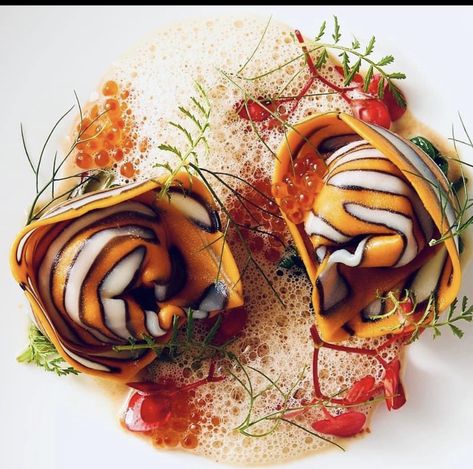 Pasta Plating Ideas, Gourmet Aesthetic, Fine Dining Vegetarian, Christmas Plating, Gourmet Pasta Plating, Michelin Star Food Presentation, Pasta Plating, Molecular Gastronomy Plating, Gastronomic Food