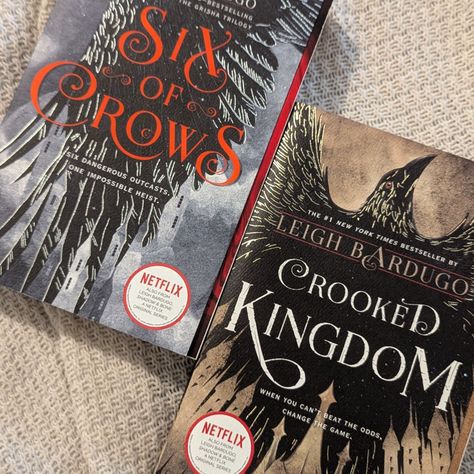 ✨ Six of Crows Duology ✨ At first I didn't get it, now, I get it. I can't wait to start Crooked Kingdom!!! Six Of Crows Book, Six Of Crows Book Cover Art, Six Of Crows Collectors Edition, Six Of Crows Duology Book, Six Of Crows Hoodie, Netflix Original Series, Crooked Kingdom, Leigh Bardugo, Six Of Crows