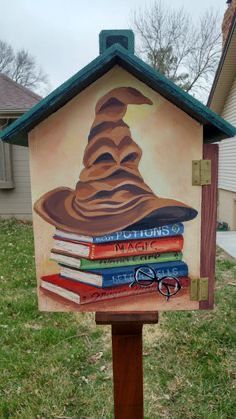 Sharing Library, Stoughton Wisconsin, Little Free Library Plans, Street Library, Library Plan, Diy Harry Potter, Harry Potter Book, Lending Library, Mini Library