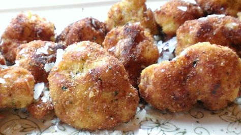 Italian Style Fried Cauliflower Breaded Cauliflower Fried, Italian Fried Cauliflower, Breaded Cauliflower Baked, Breaded Cauliflower Recipes, Deep Fried Fair Food, Deep Fried Cauliflower, Fried Macaroni, Fried Macaroni And Cheese, Italian Fries