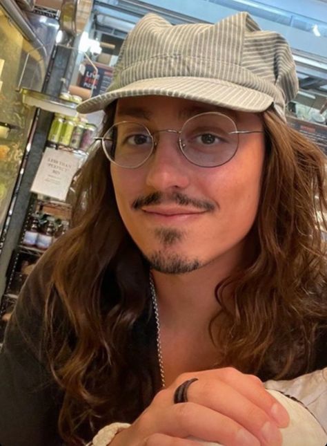 The Barbarians Greta Van Fleet, Jake Kiszka Eyeliner, Jake Kiszka Glasses, Jake Kiszka Pirate, Gvf Outfit, Jake Kiska, Gvf Aesthetic, Jake And Josh, Jake Kiszka