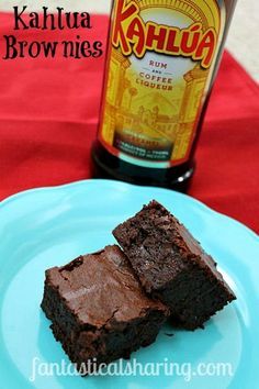 Kahlua Brownies, Kahlua Recipes, Brownies Fudgy, Fudgy Chocolate Brownies, Alcoholic Desserts, Boozy Desserts, Food Club, Bar Cookies, Secret Recipe