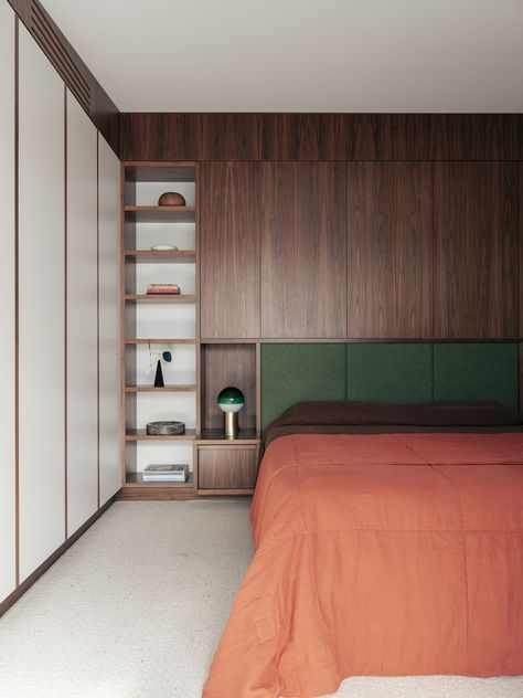 Bedroom Wall Storage, Vista House, Modernist Architects, Mid Century Aesthetic, 70s Home, Australian Homes, Prefab Homes, Wall Storage, Mid Century House