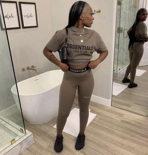 Leggings And Yeezy Outfit, 450 Yeezy Outfit, Outfits With Yeezy 450 Women, Orlando Outfits Black Women, Yeezy 450 Outfit Women, Yeezy 450 Outfit Black Women, Yezzy Outfits Black Women, Yeezy 450 Outfit, Yeezy Fits 350