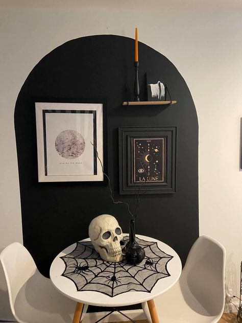 Victorian Goth Apartment, Goth On A Budget Home Decor, Wednesday Addams Bedroom Aesthetic, Edgy Home Decor Ideas, Goth Minimalist Home, Modern Goth Home, Goth Living Room, Horror Home Decor, Goth House