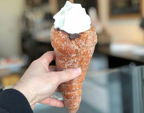 Donut Cone, Trim Healthy Recipes, Donut Ice Cream, Shot Of Espresso, Cinnamon Donuts, Doughnut Shop, Donut Bar, Yogurt Ice Cream, Vegan Donuts