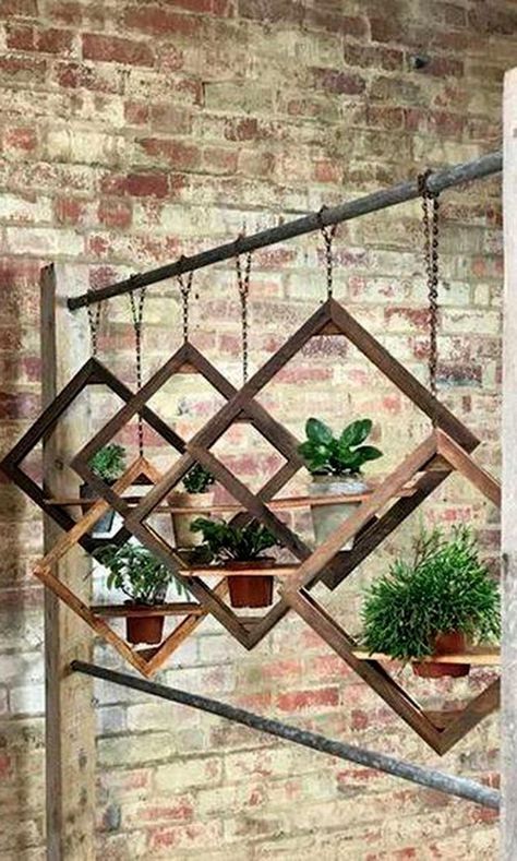 Plants Hanging, Hanging Planters Indoor, نباتات منزلية, Succulent Wall Art, Vertical Herb Garden, Planter Design, Succulent Wall, Room Makeovers, Wooden Planters