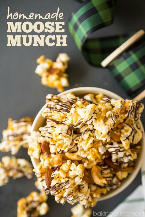 Moose Munch Popcorn Recipe, Butter Toffee Popcorn Recipe, Toffee Popcorn Recipe, Caramel Homemade, Popcorn Recipes Easy, Moose Munch, Toffee Popcorn, Popcorn Treats, Popcorn Snacks